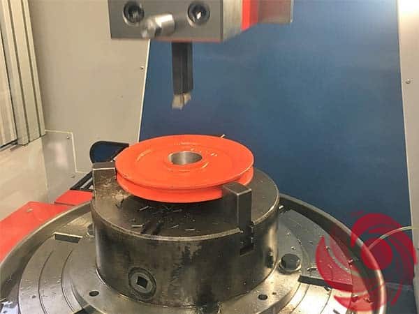 Scanalature-dritte-verticali-sagomate